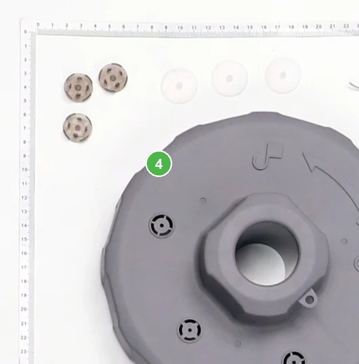 Protector a Prueba de Agua de Tanque de Pulverización señalada con el número 4 en el diagrama de despiece del DJI Agras T100